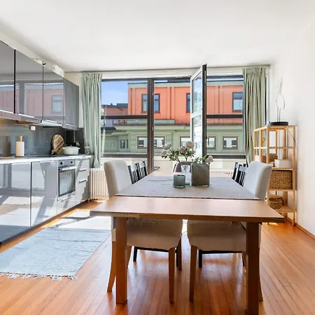 Spacious Top-floor With View And Private Balcony Lejlighed *