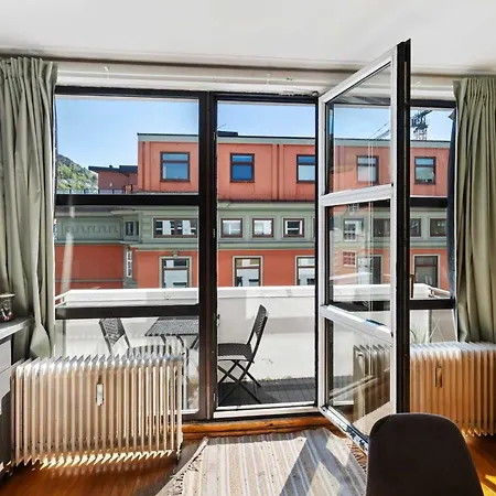 Lejlighed Spacious Top-floor With View And Private Balcony