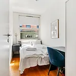 Spacious Top-floor With View And Private Balcony شقة *