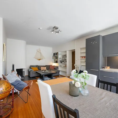 Spacious Top-floor With View And Private Balcony *