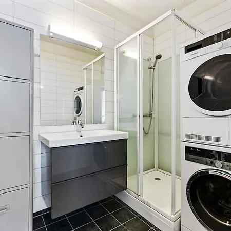 Spacious Top-floor With View And Private Balcony Apartman *