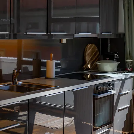 Spacious Top-floor With View And Private Balcony شقة *