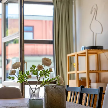 Spacious Top-floor With View And Private Balcony برغن