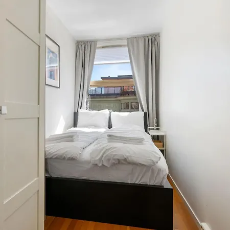 Spacious Top-floor With View And Private Balcony شقة