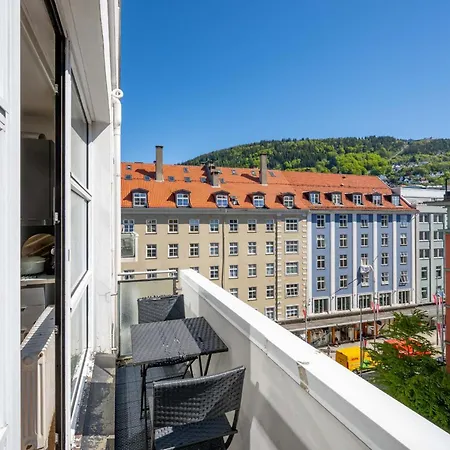 Spacious Top-floor With View And Private Balcony Bergen