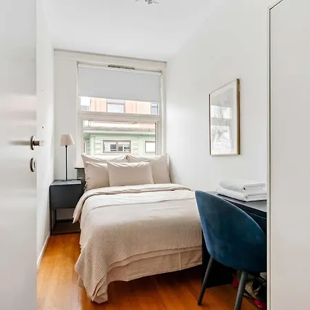 Spacious Top-floor With View And Private Balcony *