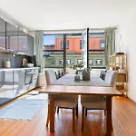Spacious Top-floor With View And Private Balcony Apartmán *