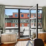 Apartmán Spacious Top-floor With View And Private Balcony